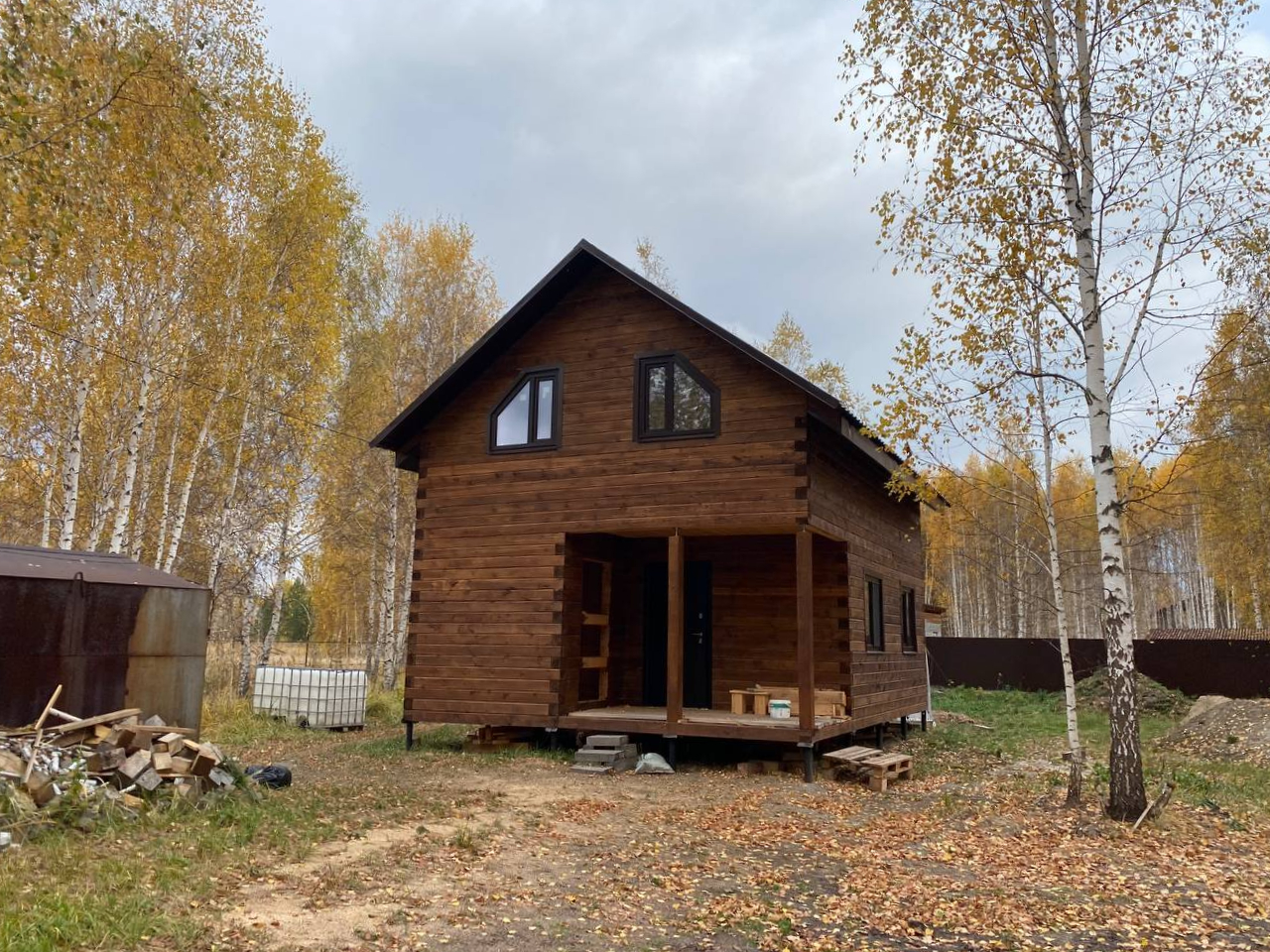 Дом из бруса на сваях